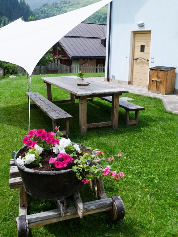 コゴロ Baita Scaia Bed & Breakfast エクステリア 写真